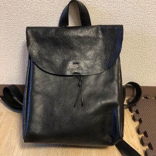 ザラ(ZARA)の本革　リュック　ブラック(リュック/バックパック)