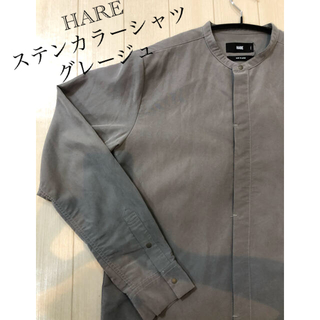ハレ(HARE)の【HARE】グレージュノーカラーシャツ、ステンカラーシャツ、トロミ素材(シャツ)