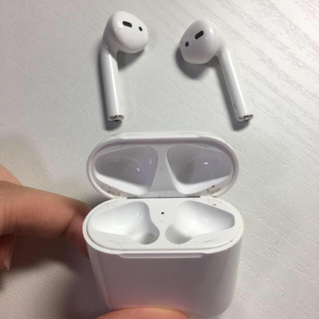 Apple(アップル)のAirPods スマホ/家電/カメラのオーディオ機器(ヘッドフォン/イヤフォン)の商品写真