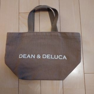 ディーンアンドデルーカ(DEAN & DELUCA)のDEAN&DELUCA　2018チャリティーバッグ　モカ(トートバッグ)