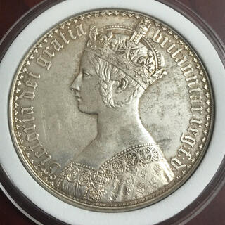 1847年ヴィクトリア 女王ゴシッククラウン銀貨UNDECIMOエッジの通販 by ...