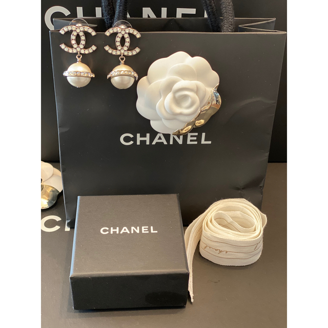 CHANEL(シャネル)の【CHANEL】シャネル♡2017ココマークパール宇宙ピアス❣️ レディースのアクセサリー(ピアス)の商品写真