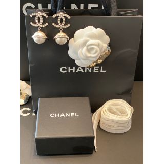 シャネル(CHANEL)の【CHANEL】シャネル♡2017ココマークパール宇宙ピアス❣️(ピアス)