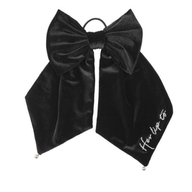 Her lip to Velvet Bow Scrunchie