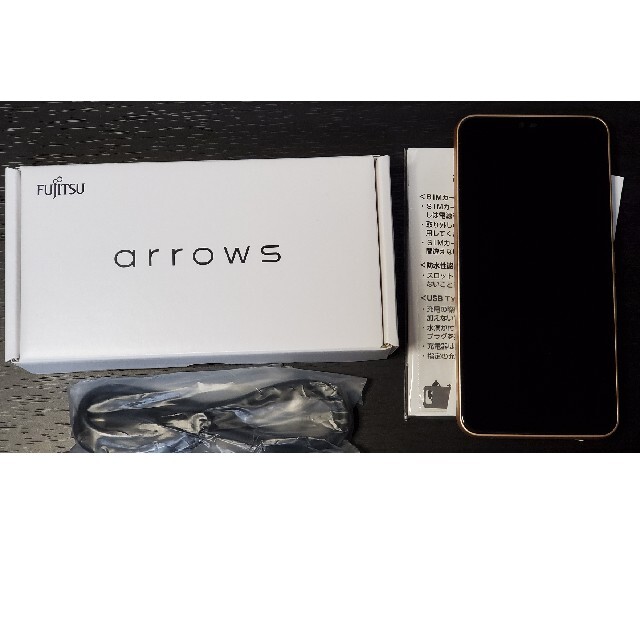 arrows(アローズ)のarrows RX ゴールド 32 GB SIMフリー　楽天モバイル版 スマホ/家電/カメラのスマートフォン/携帯電話(スマートフォン本体)の商品写真