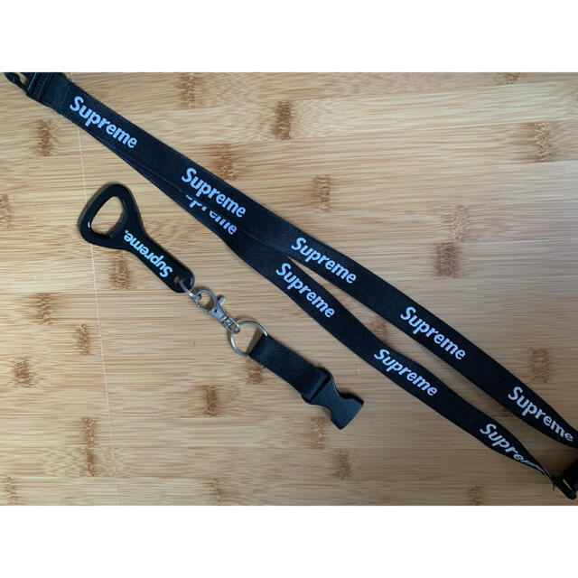 Supreme(シュプリーム)の14SS SUPREME Bottle Opener Lanyard 中古 メンズのファッション小物(キーホルダー)の商品写真