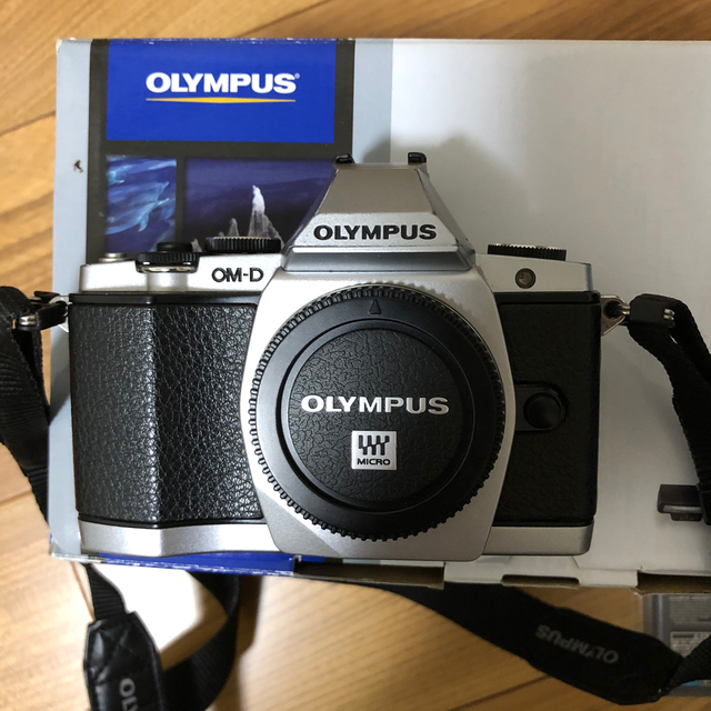 OLYMPUS(オリンパス)のOM-D E-M5 / ED12-50mm  f3.5-6.3EZ（ジャンク） スマホ/家電/カメラのカメラ(ミラーレス一眼)の商品写真