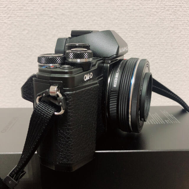 OLYMPUS(オリンパス)のOM-D E-M10 MARK 2  14-42mm EZレンズキット スマホ/家電/カメラのカメラ(ミラーレス一眼)の商品写真