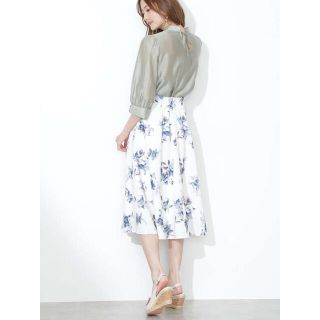 ジルバイジルスチュアート(JILL by JILLSTUART)の美品　ジル バイ ジルスチュアート　ボカシフローラルスカート (ひざ丈スカート)