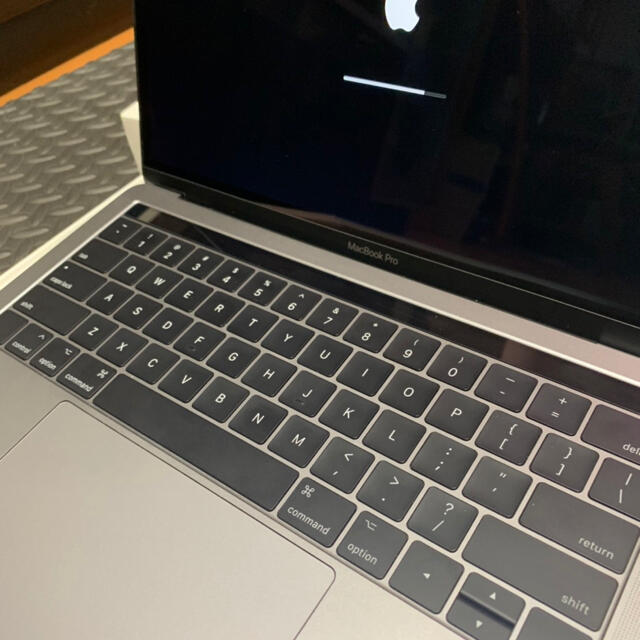 MacBook Pro 2017 13インチ　タッチバー搭載