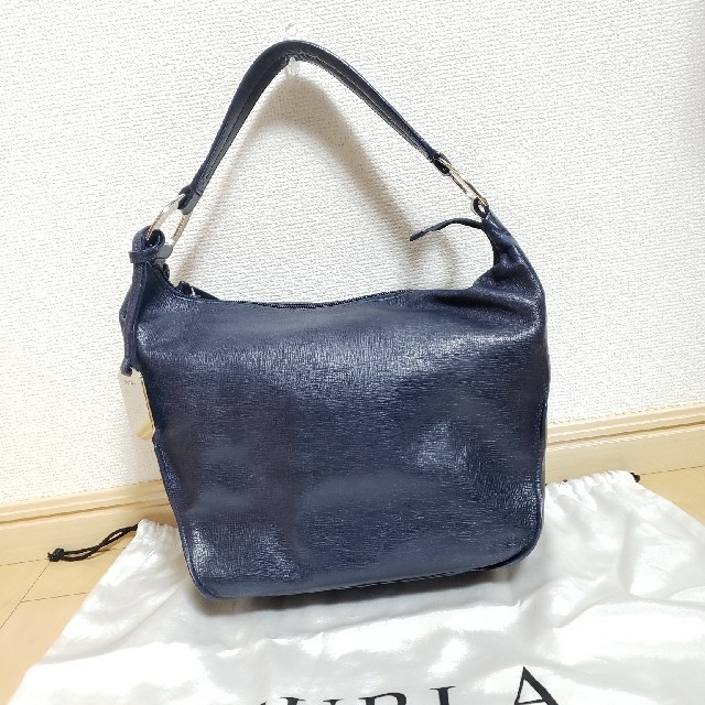 美品 FURLA レザーショルダーバッグ