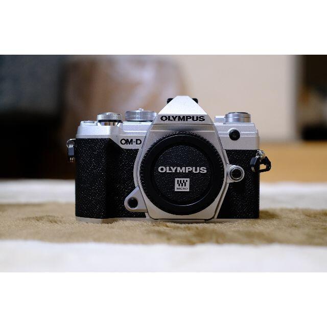 絶妙なデザイン OLYMPUS - OLYMPUS OM-D E-M5 Mark III シルバー