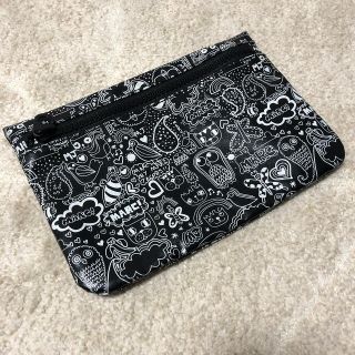 マークバイマークジェイコブス(MARC BY MARC JACOBS)のマークバイマークジェイコブス　ポーチ　黒　クラッチ　(ポーチ)