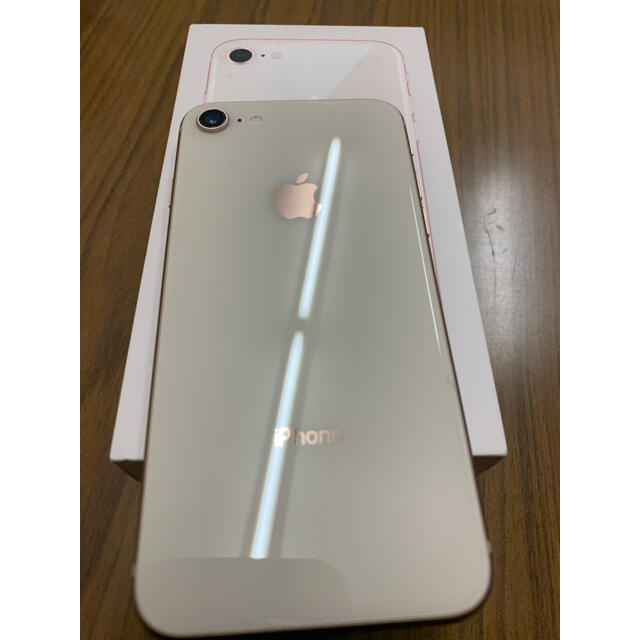 Apple(アップル)のiPhone8 64GB ゴールド　SIMフリー スマホ/家電/カメラのスマートフォン/携帯電話(スマートフォン本体)の商品写真