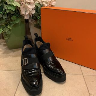 エルメス(Hermes)の5,000円引きセール中！　エルメス　黒エナメル　ヒール(ローファー/革靴)