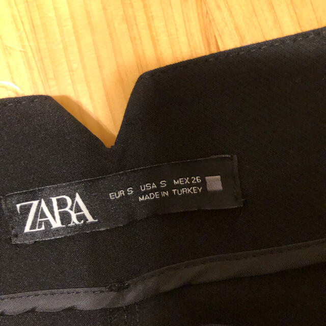 ZARA(ザラ)のパンツ レディースのパンツ(カジュアルパンツ)の商品写真