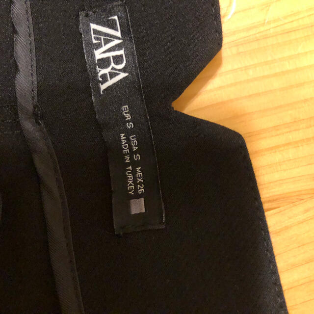 ZARA(ザラ)のパンツ レディースのパンツ(カジュアルパンツ)の商品写真