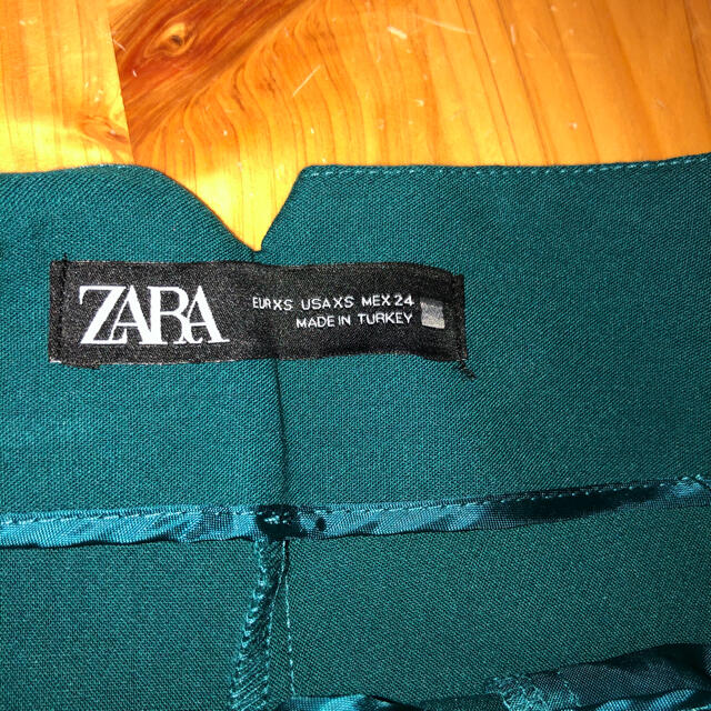 ZARA(ザラ)のパンツ レディースのパンツ(カジュアルパンツ)の商品写真