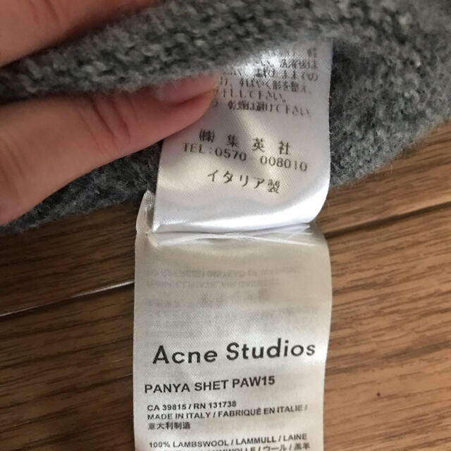 ACNE(アクネ)のACNE studious グレーVネックニット レディースのトップス(ニット/セーター)の商品写真