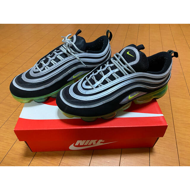 NIKE(ナイキ)の【中古美品】28.5cm NIKE AIR VAPOR MAX 97 volt メンズの靴/シューズ(スニーカー)の商品写真