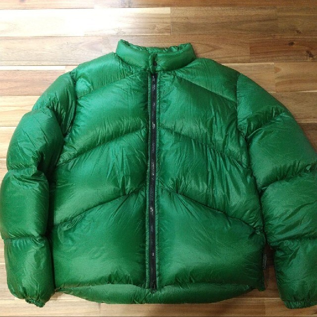 Rocky Mountain Featherbed(ロッキーマウンテンフェザーベッド)のロッキーマウンテン ダウンジャケット 38 緑 メンズのジャケット/アウター(ダウンジャケット)の商品写真