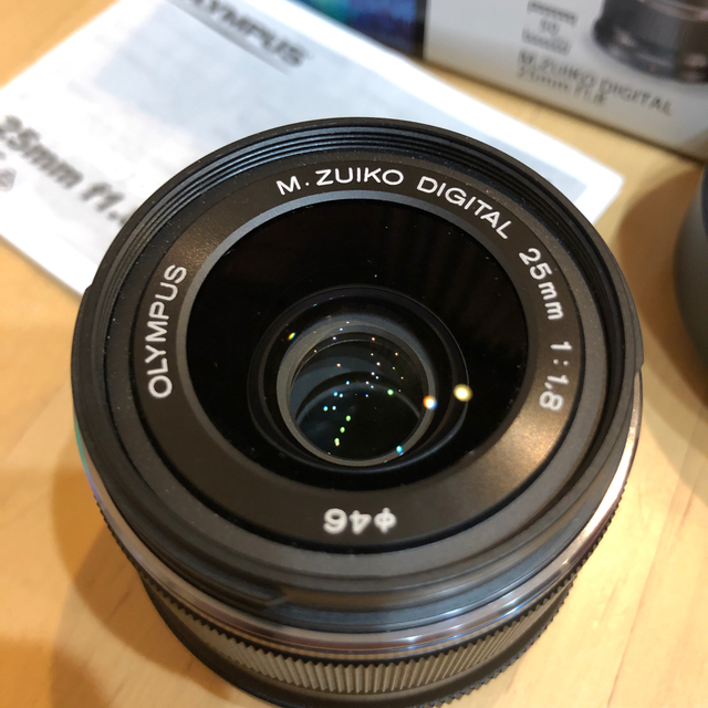 OLYMPUS(オリンパス)のM.ZUIKO DIGITAL 25mm F1.8 ブラック（中古品） スマホ/家電/カメラのカメラ(レンズ(単焦点))の商品写真