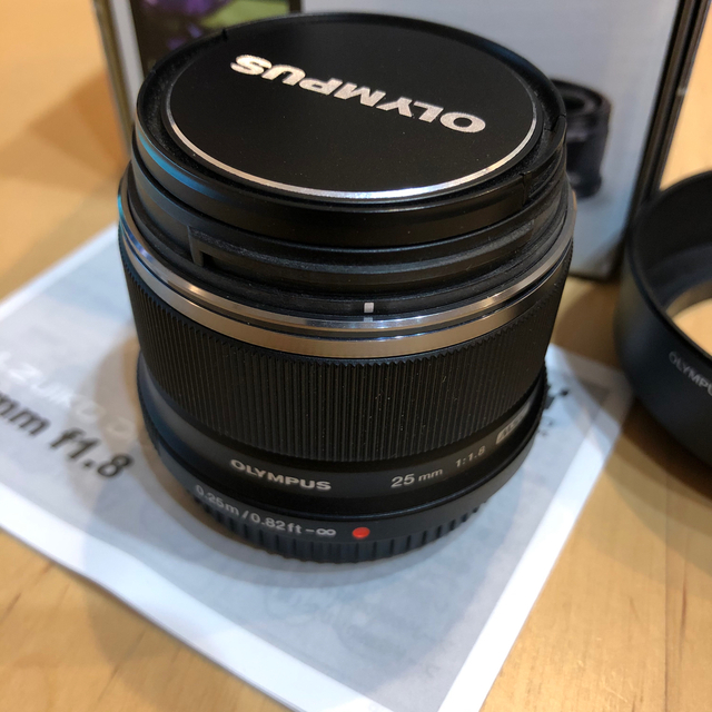 OLYMPUS(オリンパス)のM.ZUIKO DIGITAL 25mm F1.8 ブラック（中古品） スマホ/家電/カメラのカメラ(レンズ(単焦点))の商品写真