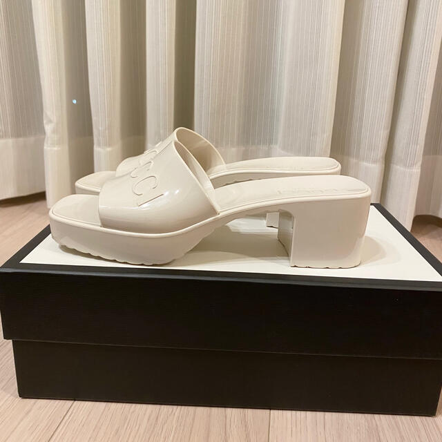 Gucci - 【新作】限定ラバー ウィメンズ スライドサンダルの通販 by