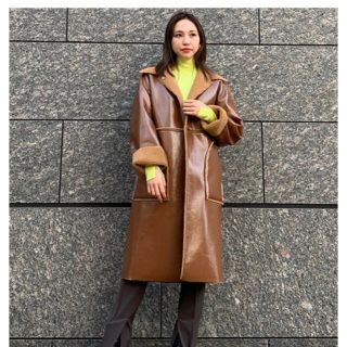 ルシェルブルー(LE CIEL BLEU)の20aw  Faux Patent Shearling Coat(ロングコート)