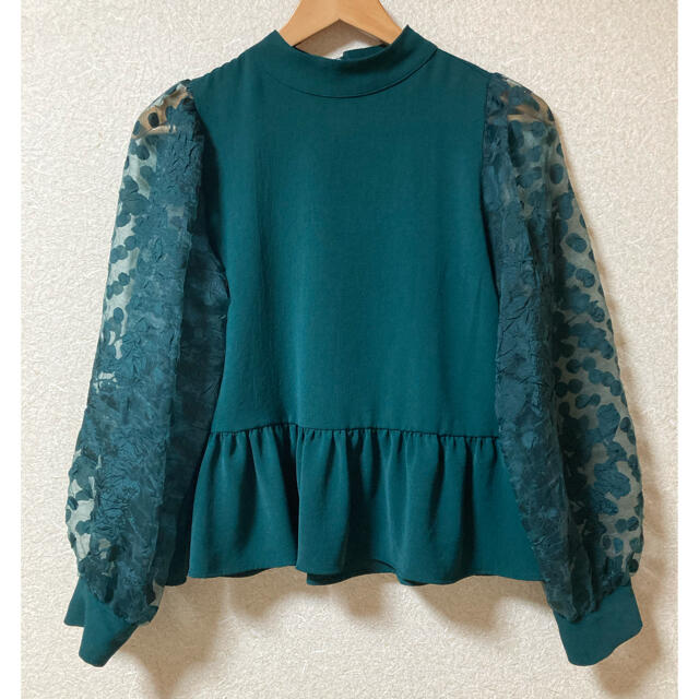 ZARA(ザラ)の［Micheal様専用］ZARA ブラウス　シースルースリーブ　グリーン レディースのトップス(シャツ/ブラウス(長袖/七分))の商品写真