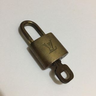 ルイヴィトン(LOUIS VUITTON)のルイヴィトン 南京錠 302 中古(キーホルダー)