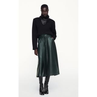 ザラ(ZARA)の【ZARA】レザー風フレアーミディスカート(ひざ丈スカート)