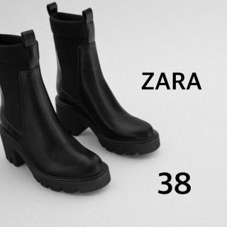 ザラ(ZARA)のヒールトラックソール付きソックス風アンクルブーツ(ブーツ)