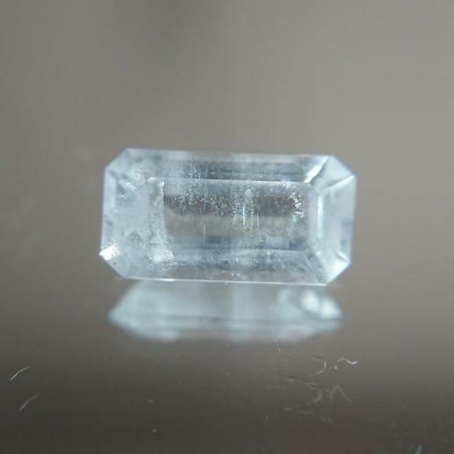 フェナカイト　ロシア　0.8ｃｔ　天然石　ルース561ハンドメイド