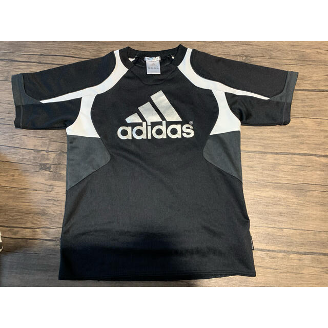 adidas(アディダス)のadidas Tシャツ キッズ/ベビー/マタニティのキッズ服男の子用(90cm~)(Tシャツ/カットソー)の商品写真