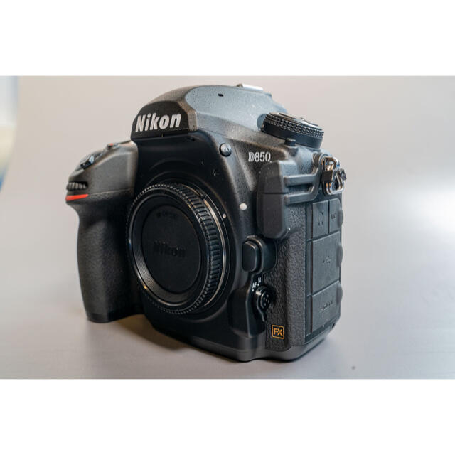 Nikon(ニコン)のNIKON D850ボディ バッテリー2個付き スマホ/家電/カメラのカメラ(デジタル一眼)の商品写真