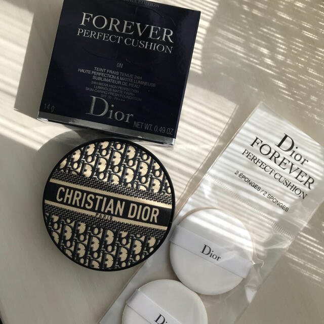 Dior(ディオール)の新品未使用 ディオール 限定 ロゴマニア クッションファンデ 0N コスメ/美容のベースメイク/化粧品(ファンデーション)の商品写真