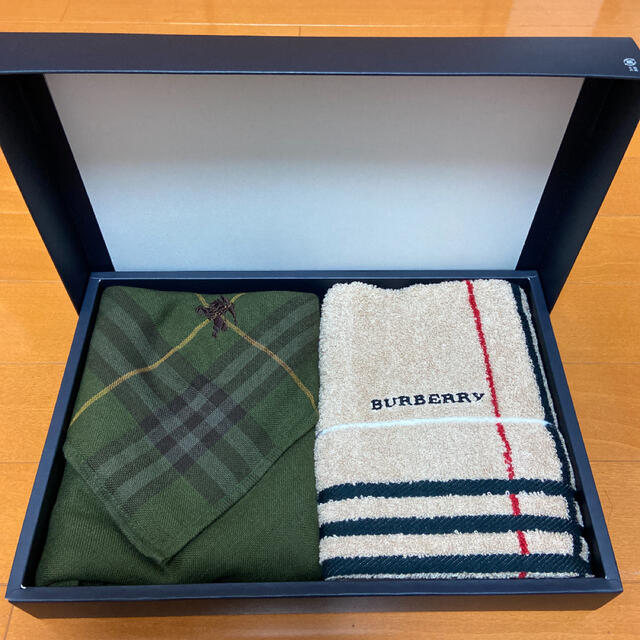 BURBERRY(バーバリー)のBurberry フェイスタオルギフト インテリア/住まい/日用品の日用品/生活雑貨/旅行(タオル/バス用品)の商品写真