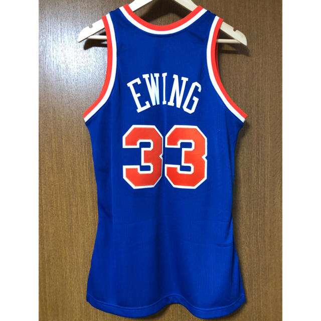 MITCHELL & NESS(ミッチェルアンドネス)のmitchell&ness knicks authentic 週末限定価格ラスト スポーツ/アウトドアのスポーツ/アウトドア その他(バスケットボール)の商品写真