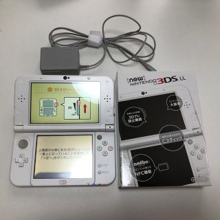 ニンテンドー3DS(ニンテンドー3DS)のニンテンドー3DS LL パールホワイト　ポケモンハートゴールド付き　(携帯用ゲーム機本体)