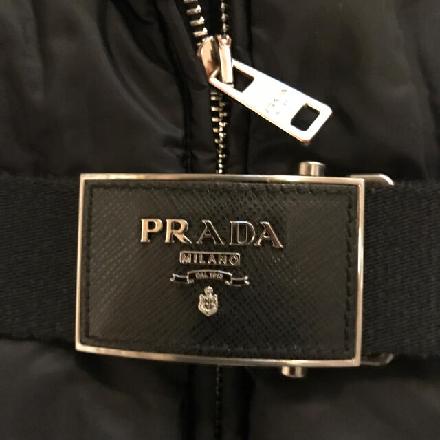 PRADA(プラダ)の【6時間限定値下げ】クリーニング済！プラダ万能ダウンコート　ブラック レディースのジャケット/アウター(ダウンコート)の商品写真