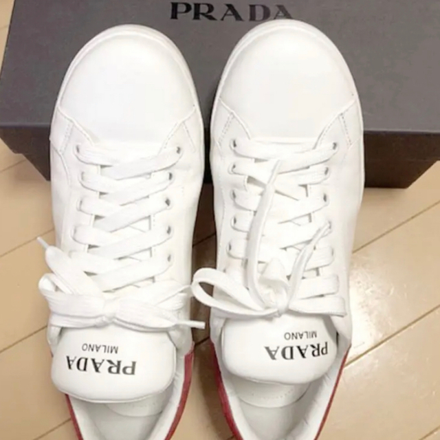 PRADA - PRADA スニーカー 白27.5の通販 by 詐欺師通報殺す｜プラダならラクマ