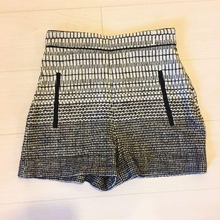 ザラ(ZARA)のZARA ザラ ショートパンツ 黒×白 レディース(ショートパンツ)