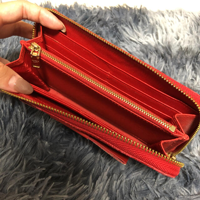 PRADA(プラダ)のプラダ　赤　長財布 レディースのファッション小物(財布)の商品写真