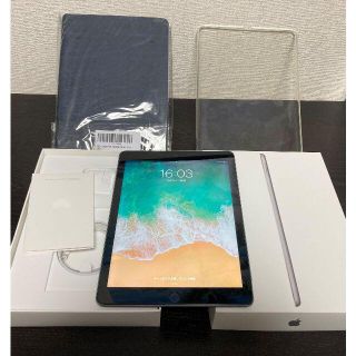 アップル(Apple)のiPad 第5世代 2017年 32GB Wi-Fiモデル シルバー カバー2種(タブレット)