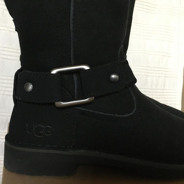 UGG(アグ)のUGG ショートブーツ　新品 レディースの靴/シューズ(ブーツ)の商品写真