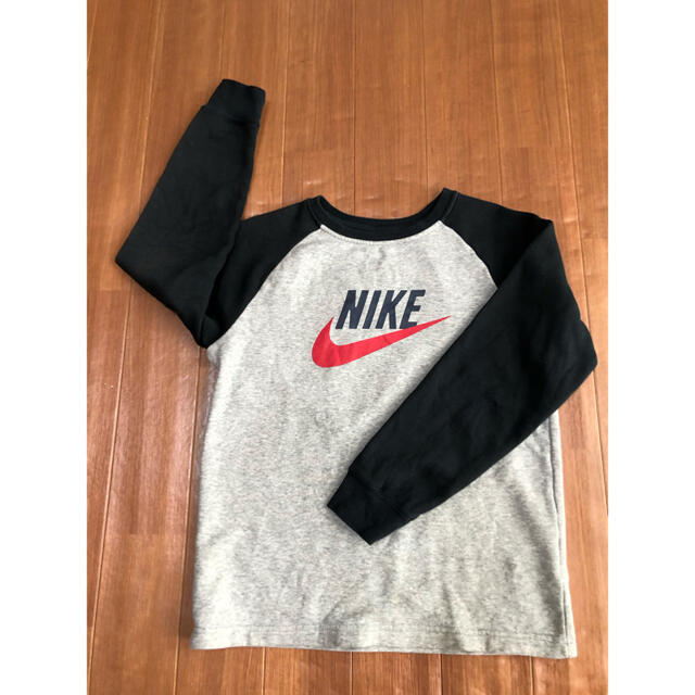 ［けんけん様専用］NIKEキッズトレーナー キッズ/ベビー/マタニティのキッズ服男の子用(90cm~)(Tシャツ/カットソー)の商品写真