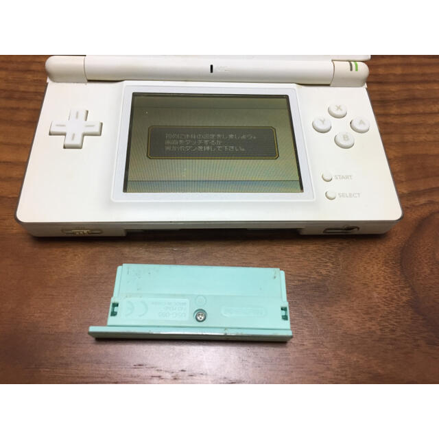 ニンテンドーDS(ニンテンドーDS)のニンテンドーDS  Lite 汚れてるけど動きます エンタメ/ホビーのゲームソフト/ゲーム機本体(携帯用ゲーム機本体)の商品写真