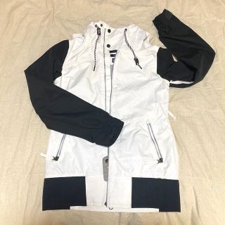 ボルコム(volcom)の[12/4まで！]VOLCOM レディースウェア 白×黒 XS(ウエア/装備)