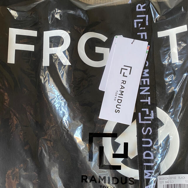 FRAGMENT(フラグメント)のFRAGMENT DESIGN X RAMIDUS Lサイズ ブラック メンズのバッグ(トートバッグ)の商品写真